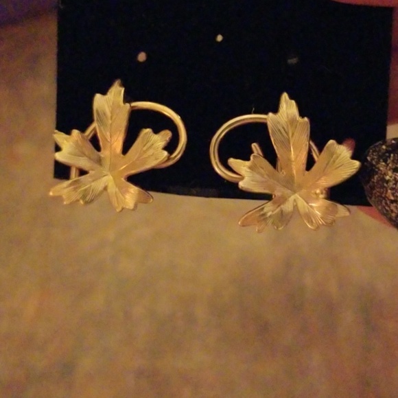 Gold Leaf Autumn Clip Earrings - Picture 4 of 6